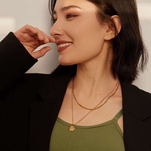 Pretty Layered Chain Necklace - Picture 6 of 7